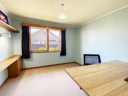 Sunny, Spacious and Secure! - Photo 3