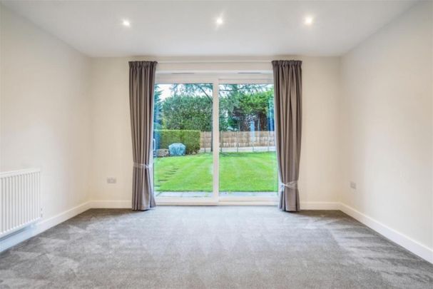 Beaconsfield - Photo 1