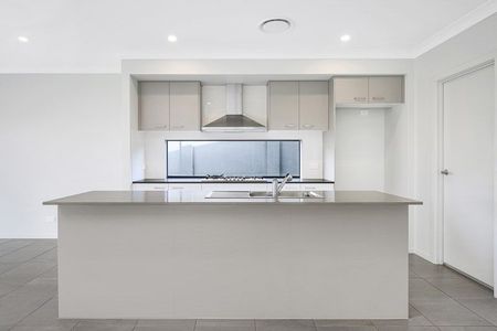 Spacious family home with park view - Photo 2