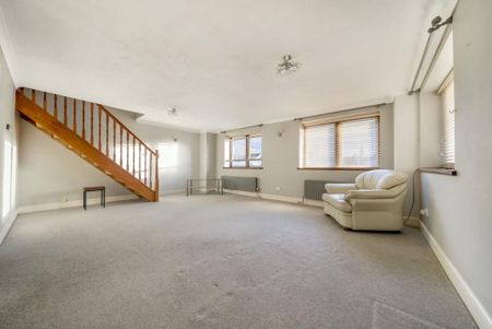 3 bedroom flat to rent - Photo 4