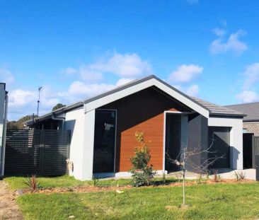 “QUALITY 4 BEDROOM HOME!” - Photo 2