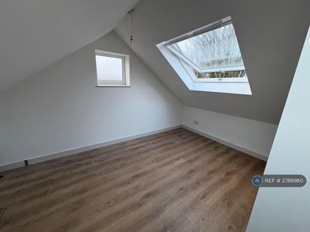 4 bedroom end of terrace house to rent - Photo 4