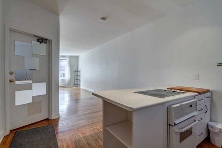 For Lease - 1114 Queen Street Unit# 2nd Fl, Toronto, Ontario - Photo 2