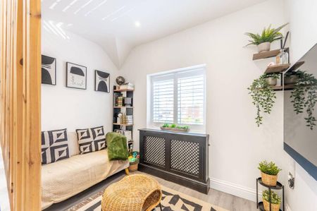5 bedroom semi-detached house to rent - Photo 2