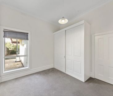 CENTRALLY LOCATED 2 BEDROOM HOME - Photo 3