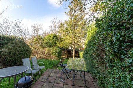 5 bedroom semi-detached house to rent - Photo 4