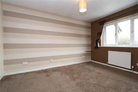 3 bedroom end of terrace house to rent - Photo 3