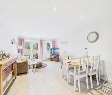 Crescent Gardens, Leeds, LS17 - Photo 2