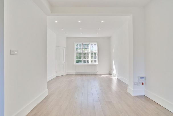 3 bedroom terraced house to rent - Photo 1