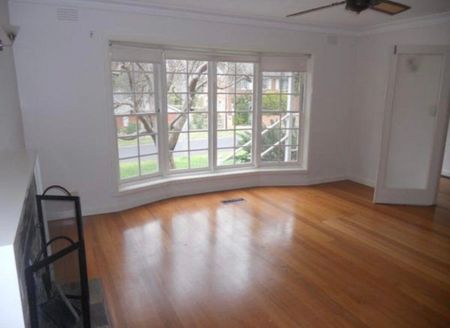 Blackburn South - Photo 4