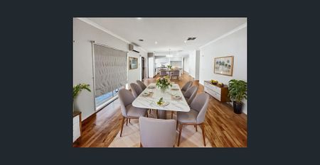 Huge Family Home - Photo 3