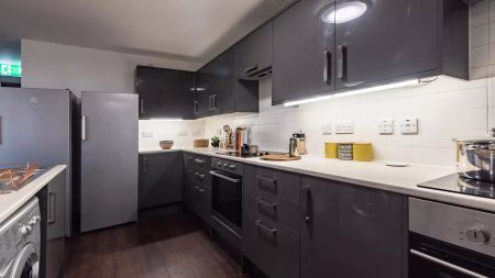 Ensuite Bedroom (5 Bed) - Photo 5
