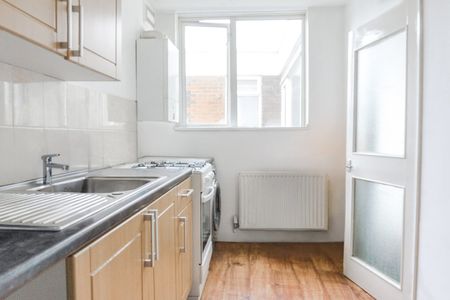 Room in a Shared House, Guildford Road, SW8 - Photo 4