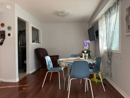 For Lease - 10 Juliana Square, Brampton, Ontario - Photo 2
