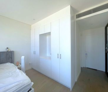 Luxurious 2 Bedroom Located in the heart of Olympic Park - Photo 3