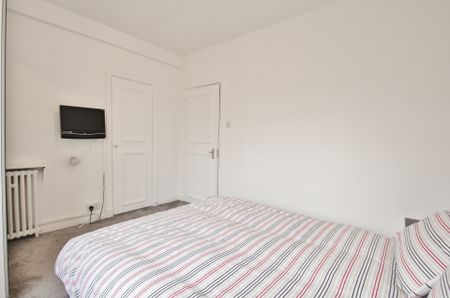 Latymer Court, Hammersmith Road, Hammersmith, London, W6 - Photo 4