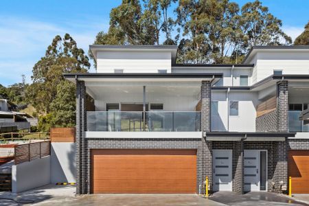 Stunning 3 Bedroom Townhouse - Photo 5