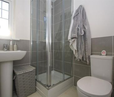 3 bedroom end of terrace house to rent - Photo 5