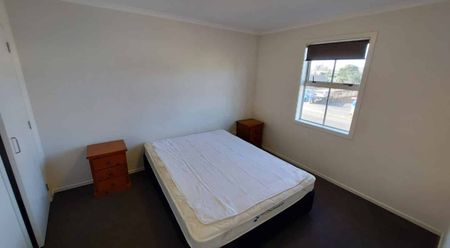 3 Bedroom Townhouse in Hillcrest - Photo 4