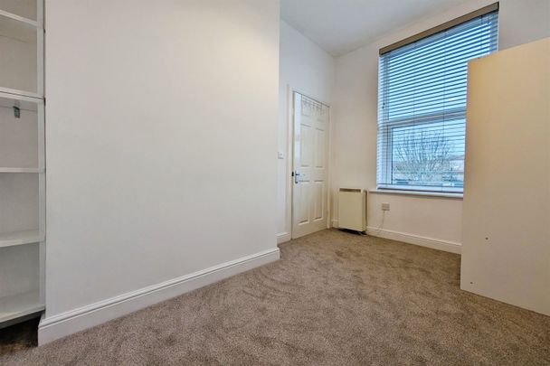 High Road, SO16 - Photo 1