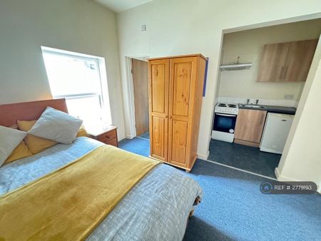 Studio to rent - Photo 3