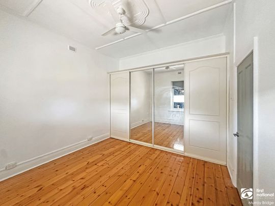 Spacious Character Villa in a Prime Central Location - Photo 1