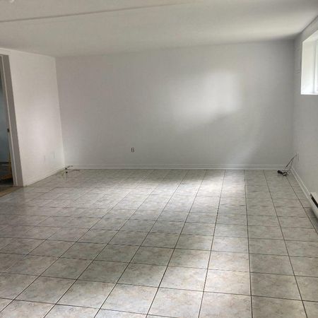 Beau 4 et demi a Brossard - lumineux demi sous sol - libre immédiatement - Photo 4