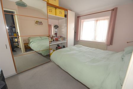 3 Bed Maisonette, Brangwyn Crescent, SW19 - Photo 3