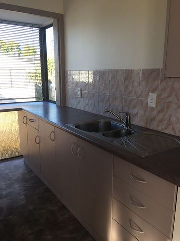 Large 4-bedroom, 2 bathrooms house for big family - Photo 3