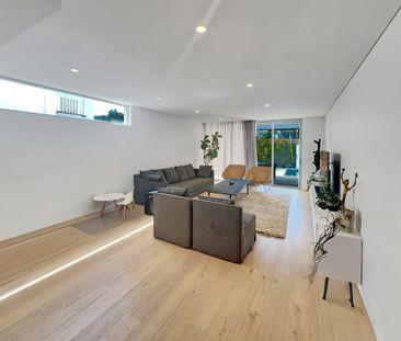 Rare Family Home with stylish layout - Photo 3