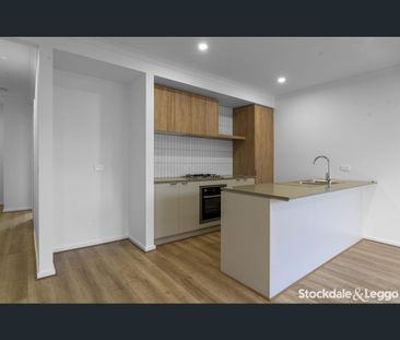 16 Cupola Walk, Truganina, Vic 3029 - Photo 6