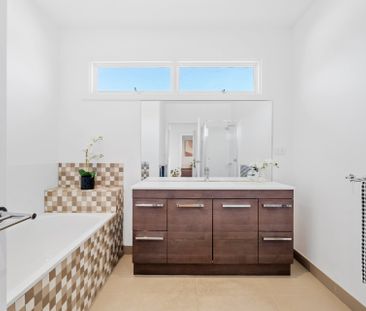 Stylish Family Living in Prime Niddrie Location! 6 Month Lease - Photo 4