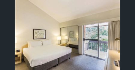 Lovely 2-Bedroom Villa with 2 Car Parks for Lease - Photo 2