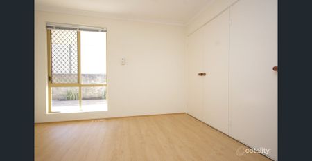 QUIET COMPLEX IN A PERFECT LOCATION (1st Viewing on Saturday at 10 - 10.20am) - Photo 2