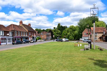 3 bed flat to rent in High Street, Chalfont St. Giles, HP8 - Photo 3