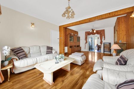 3 Bed Terraced House, Roman Road, E6 - Photo 4