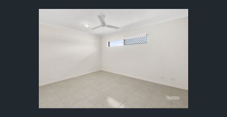 Large Open Plan Living Family Home! - Photo 2