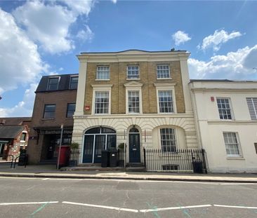 Wonderfully light 2 bedroom apartment in converted period building ... - Photo 1