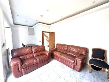 4 bedroom end of terrace house to rent - Photo 3