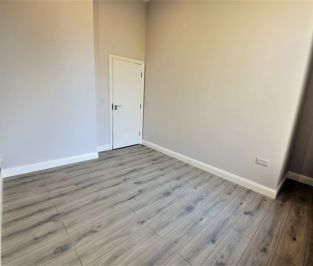 2 bedroom Flat in Springwood Road Flat 2, Leeds - Photo 6