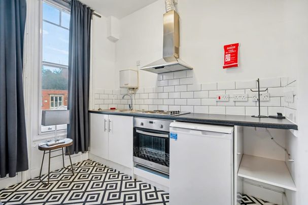 Bedsit, Holmdale Road, NW6 - Photo 1