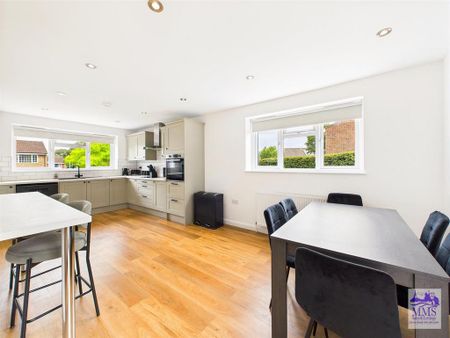 3 bedroom end of terrace house to rent - Photo 2