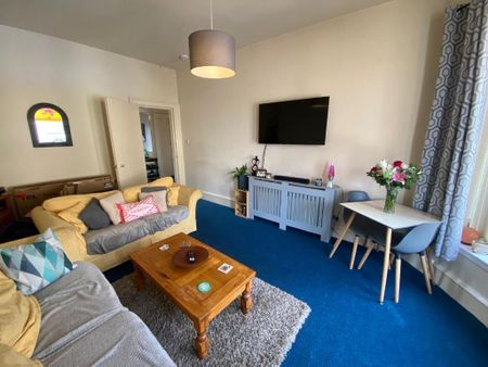 2 bedroom flat to rent - Photo 2