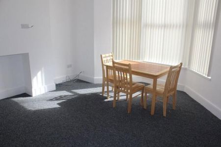 6 bedroom house to rent - Photo 2