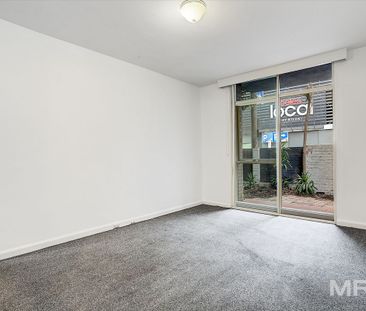 3/180 Barkly Street, St Kilda - Photo 2