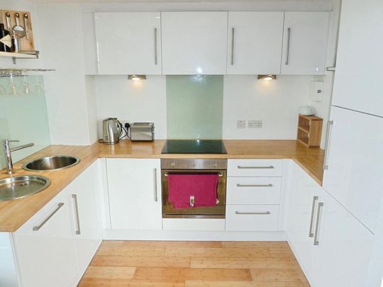 2 bedroom flat to rent - Photo 1