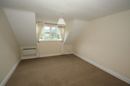 Broomhall Road, Woking - Photo 5