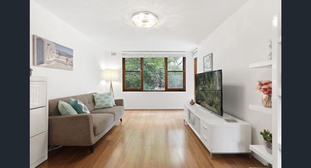 COZY TWO BEDROOM APARTMENT IN GREENWICH FOR LEASE! LOCATION IS THE KEY! - Photo 4