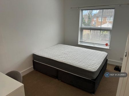 1 bedroom in a house share to rent - Photo 4