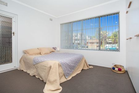 2 Bedroom Ground Floor Unit in the Heart of Campsie - Photo 2